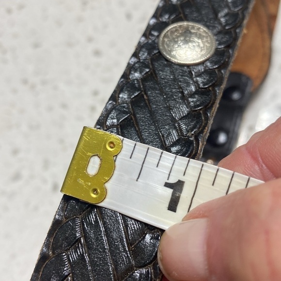 Dakota Embossed belt Sz 26 black w concha’s silvertone removable buckle western - Picture 4 of 9